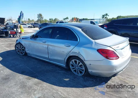 2016 Mercedes-Benz C 300 из США, поврежденный, VIN 55SWF4KB6GU098332